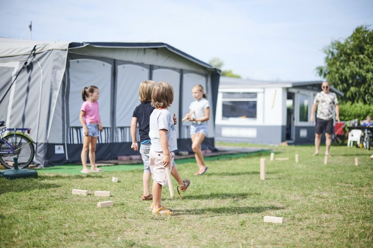 Jaarplaats voor trekcaravan beschikbaar - De Lombarde